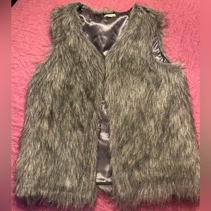 WEEKEND LOVE Faux fur trim vest Sz M